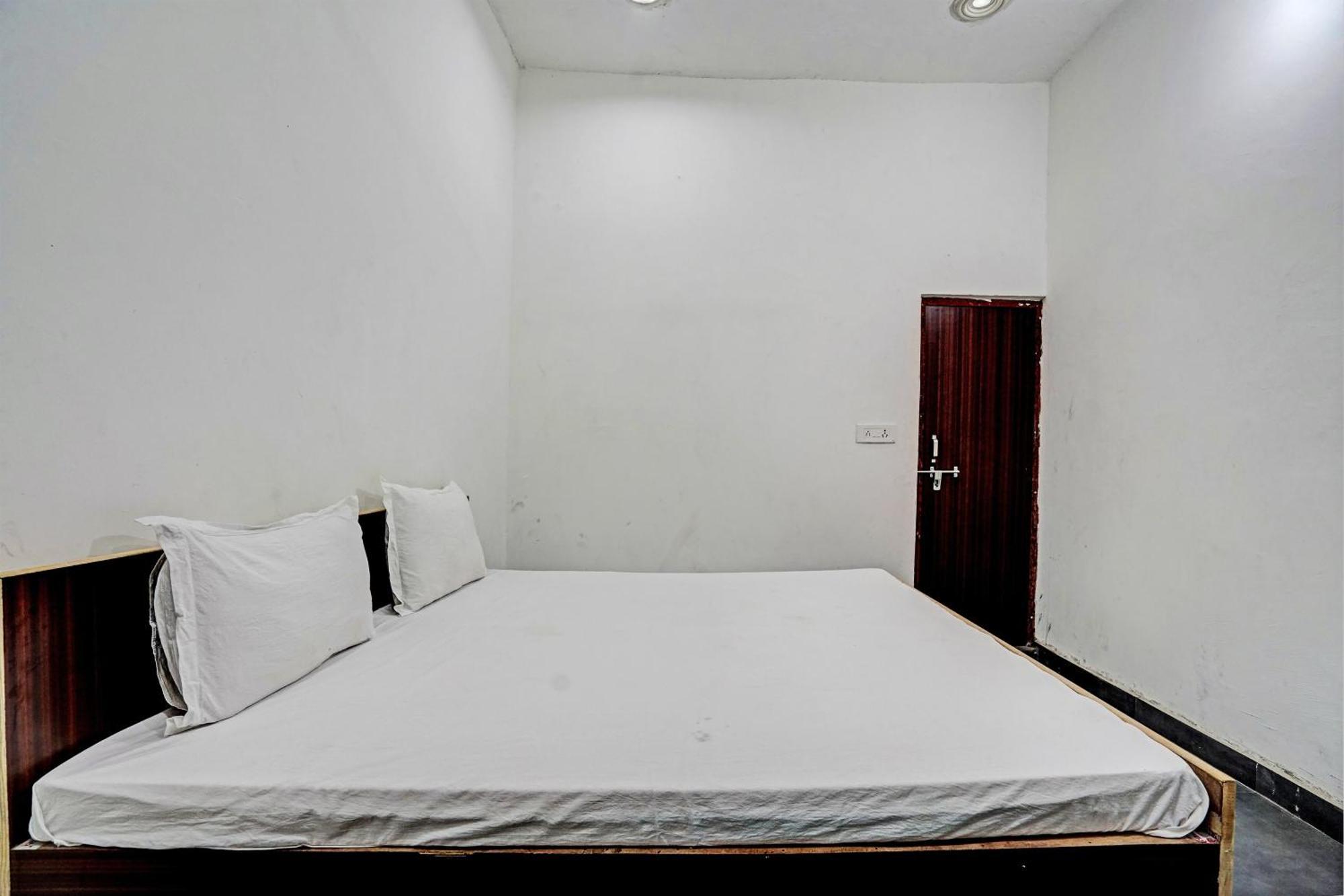 Oyo Double Ss Hotel Hāthras Dış mekan fotoğraf
